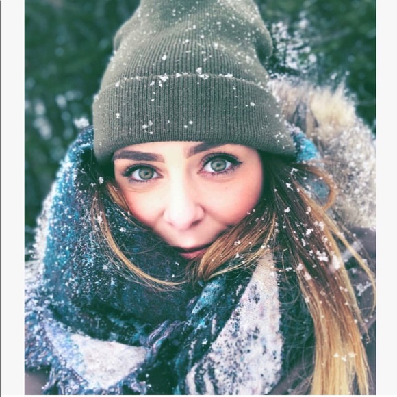 Meet your Posher, Kirsty - Picture 2 of 2